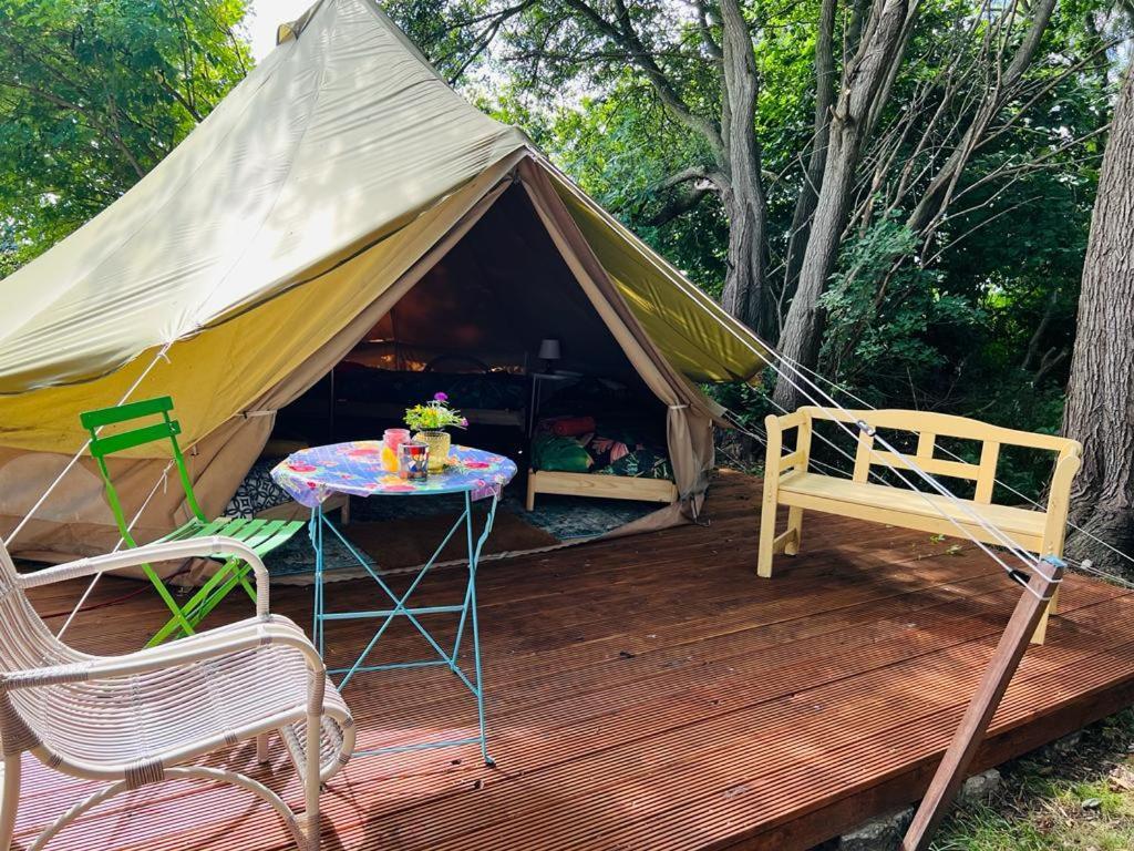 Eco-Camping De Helleborus, Yurt, Bell & Safari Tent, Pipo, Caravans, Dorms And Units Groningen Eksteriør bilde